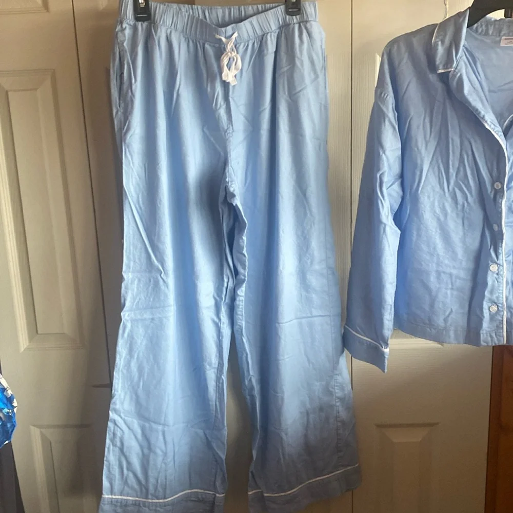 Sonoma NWOT Women’s Sleepwear 
Woven Notch Pajama Top & Pajama Pants Set medium - Picture 6 of 11